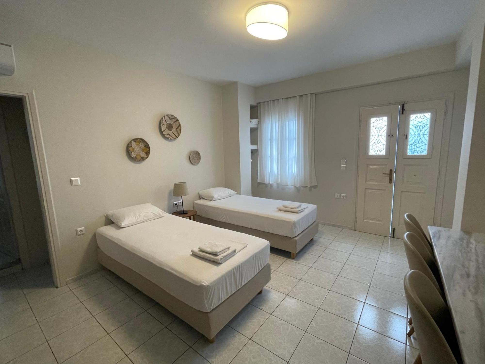 Manto Apartments Тинос Екстериор снимка
